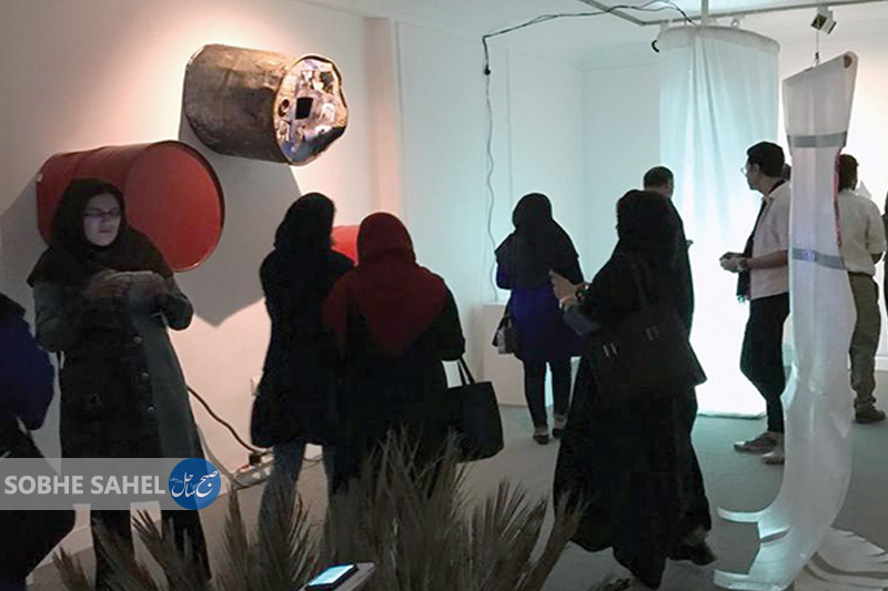 نمایشگاه گروهی «این آینه» در بندرعباس برگزار شد