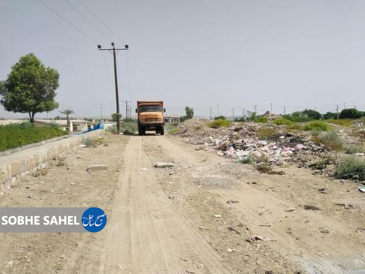 با پیگیری های صبح ساحل در خصوص جمع آوری زباله ها؛ شهرداری شهرداری منطقه ۳ بندرعباس اقدام به جمع آوری نخاله های محله سورو کرد