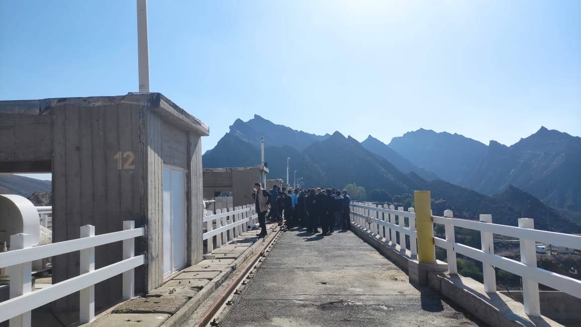وزیر نیرو از سد و پل بسیج میناب بازدید کرد