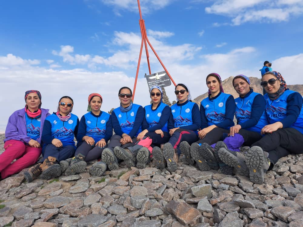 صعود کوهنوردان ساحل نوردان خطه خلیج فارس به قله آراگاتس ارمنستان