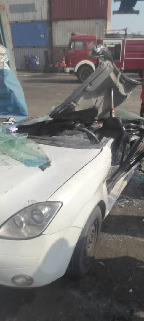 یک کشته و یک مصدوم در حادثه سقوط کانتینر برروی خودرو در بندر شهید رجایی